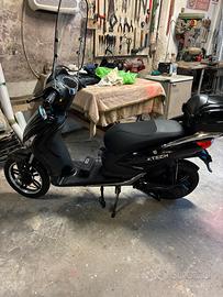 Scoter pedalata assistita