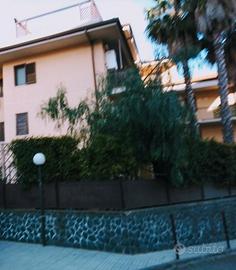 5 VANI CON AMPIO GARAGE E POSTO AUTO RISERVATO 