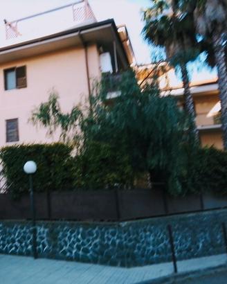 5 VANI CON AMPIO GARAGE E POSTO AUTO RISERVATO 