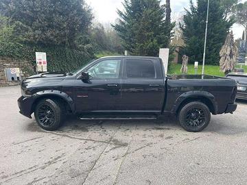 DODGE RAM V8 - 5,7