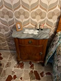 Coppia di comodini vintage con marmo