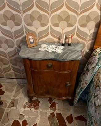 Coppia di comodini vintage con marmo