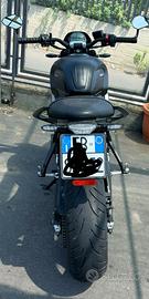 Moto triumph trident 660