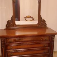 Specchiera e comò in legno 