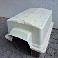 Cuccia in plastica da esterno