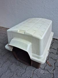 Cuccia in plastica da esterno