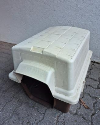 Cuccia in plastica da esterno