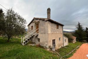 V terreno con fabbricati a matelica (mc)