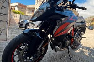 KTM SuperDuke 1290 GT -Leggi-