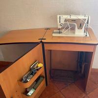 Macchina da cucire Singer vintage con mobile