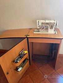 Macchina da cucire Singer vintage con mobile