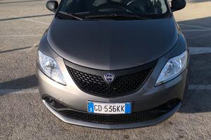 Lancia Ypsilon Hibrid come nuova