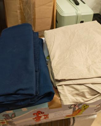 Due lenzuola con angoli per letto singolo