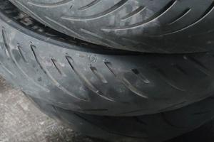 Gomme V7 850