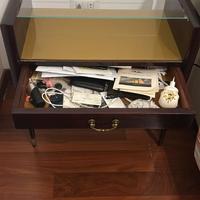 Comodino / Tavolino vintage con vetro