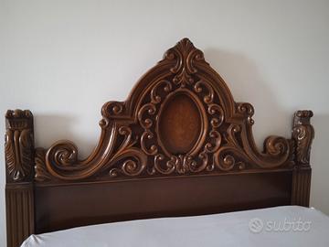 Testata e struttura letto matrimoniale con riliev