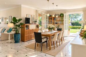 Villa di 210 m² con più di 5 locali e posto auto a