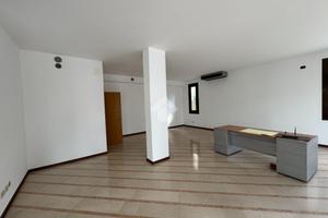 NEGOZIO A MONTEBELLUNA