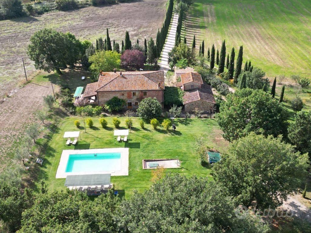 Rustico / Casale di 530 m² con più di 5 locali e b - Vista 2
