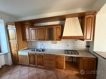 Cucina in legno + elettrodomestici (4,05 m)