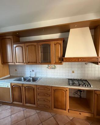 Cucina in legno + elettrodomestici (4,05 m)