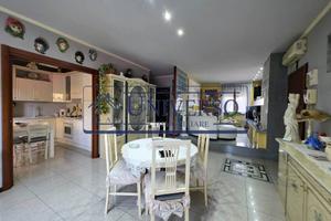 Appartamento di 111 m² con 3 locali e box auto a V
