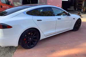 TESLA MOLDEL S