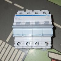 INTERRUTTORE AUTOMATICO TRIFASE