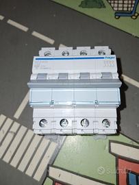 INTERRUTTORE AUTOMATICO TRIFASE