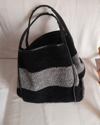 borsa bouclé nera e grigia