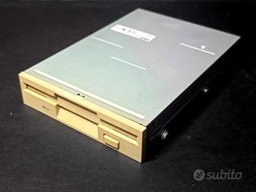 Lettore floppy disk interno 3,5." 1,44 MB