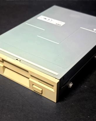 Lettore floppy disk interno 3,5." 1,44 MB