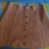 Gonna corta in pelle scamosciata