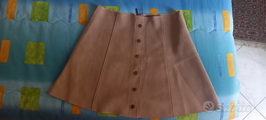 Gonna corta in pelle scamosciata