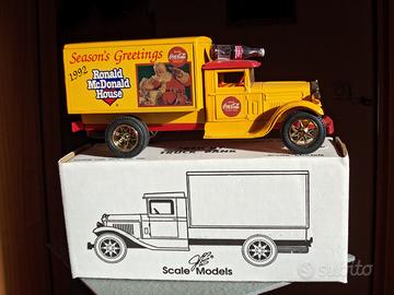 ERTL--U.S.A. Furgoni COCA-Cola-scala 1/34--MB-