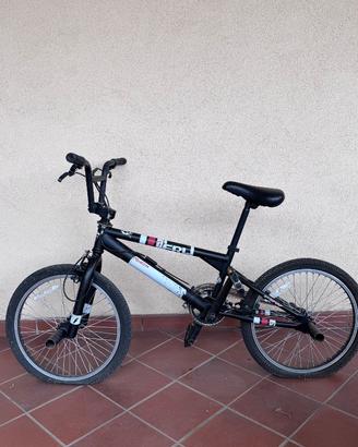 Bici Bmx nera
