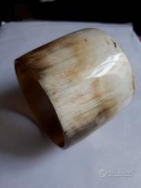 Bracciale in autentico corno di buffalo.