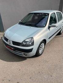 Clio 2002