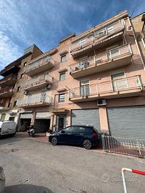 3vani allo stato grezzo con terrazzo-Via Giafar
