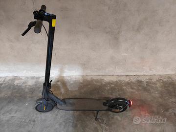 Monopattino Elettrico Xiaomi Essential