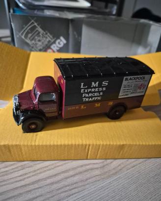 CORGI. CAMION BEDFORD TYPE O SERIE VAN. 1/50.