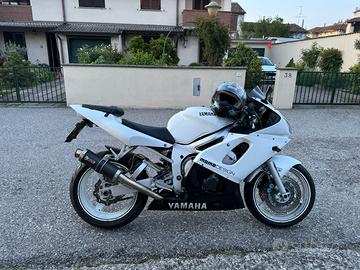 Yamaha R6