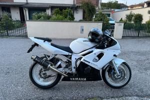 Yamaha R6