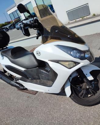 Scooter Daelim S3 250 – Potente, e affidabile