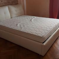 Letto matrimoniale con materasso