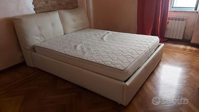 Letto matrimoniale con materasso