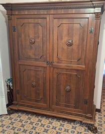 armadio legno intarsiato a mano