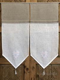 Tende per finestra con ricamo cuore e moppina