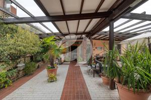 Appartamento di 160 m² con più di 5 locali a Bolog