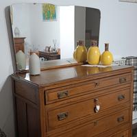 comò antico con specchio